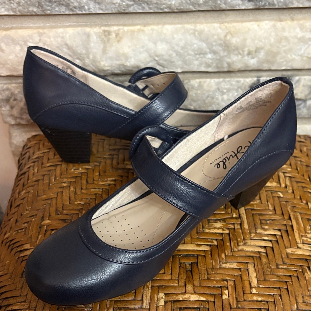Easy Spirit Navy Mary Jane Heels with Strap
